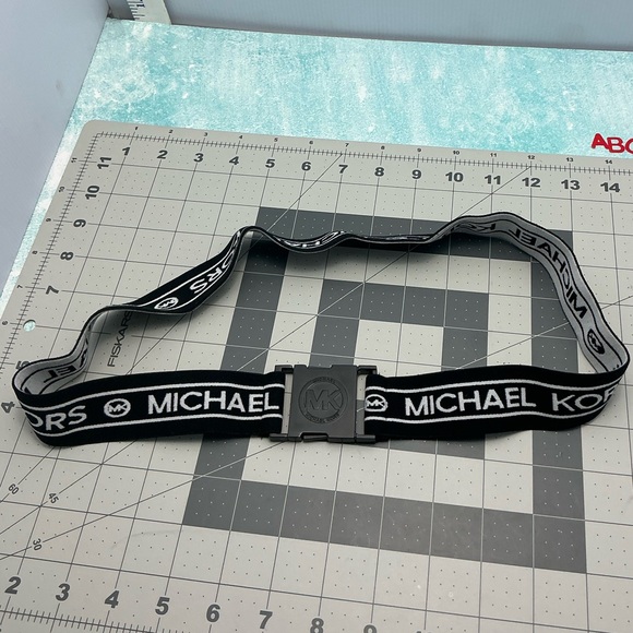 Michael Kors reversible Black and White Belt - Picture 2 of 6